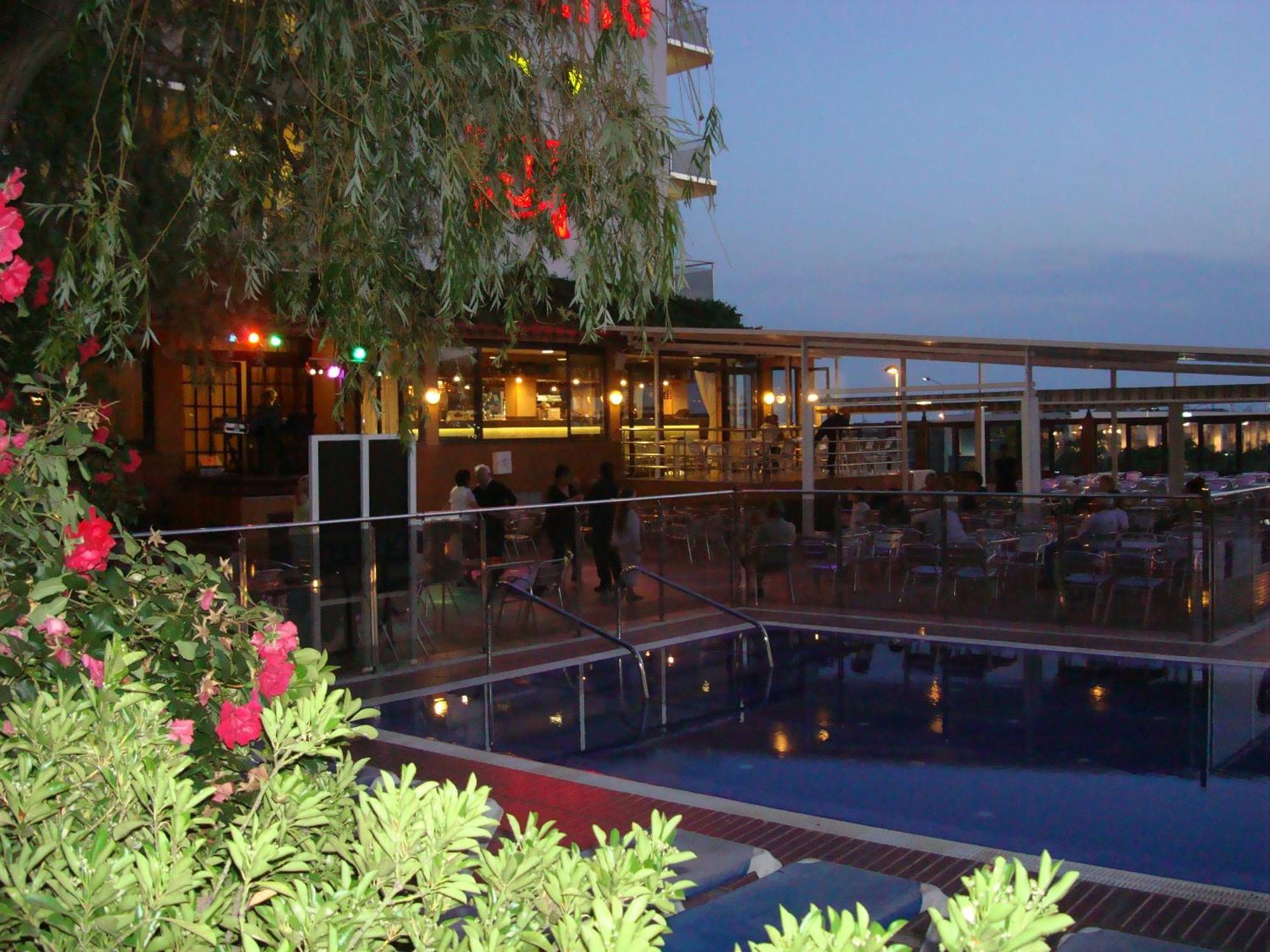 Hotel Univers Roses Esterno foto