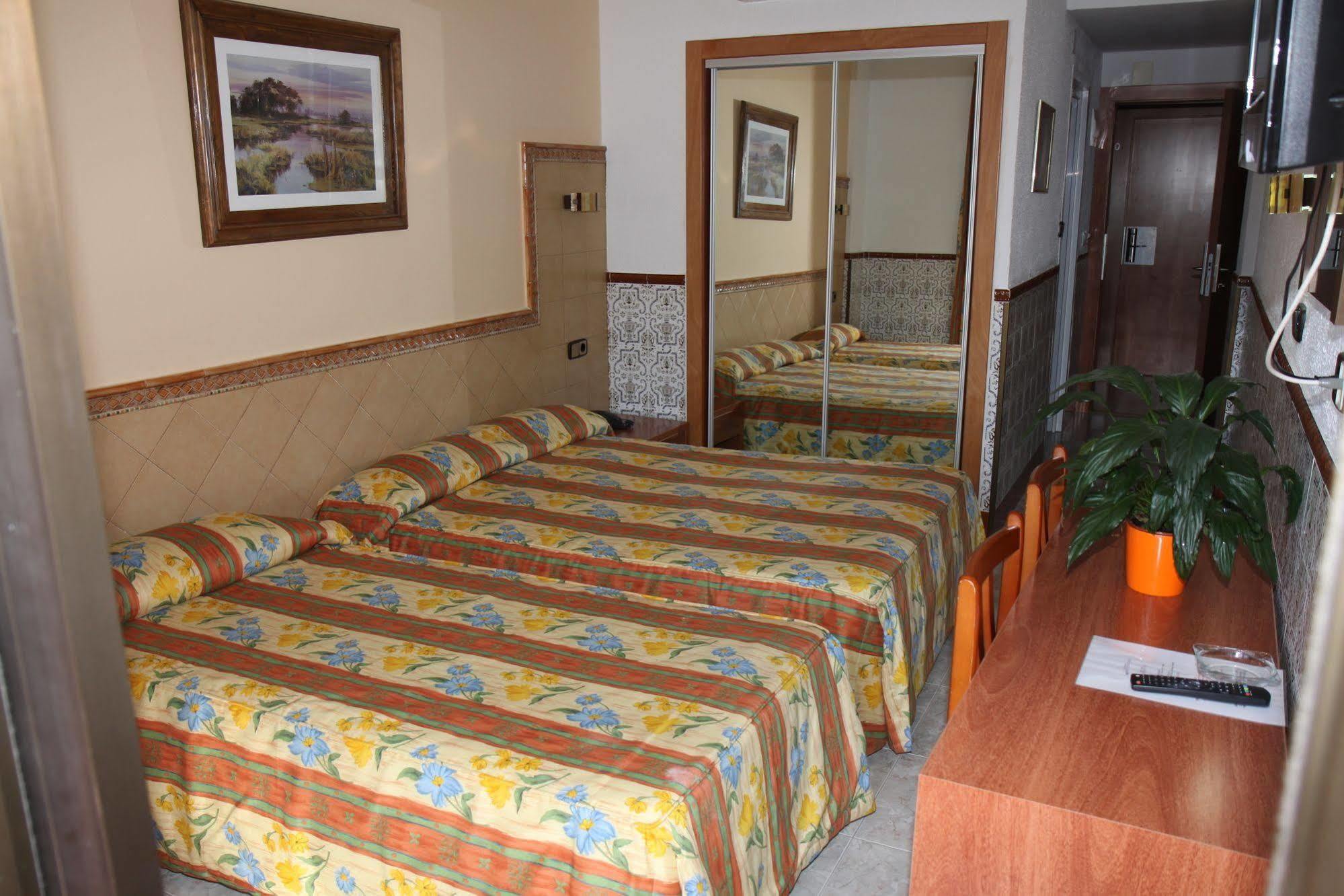 Hotel Univers Roses Esterno foto