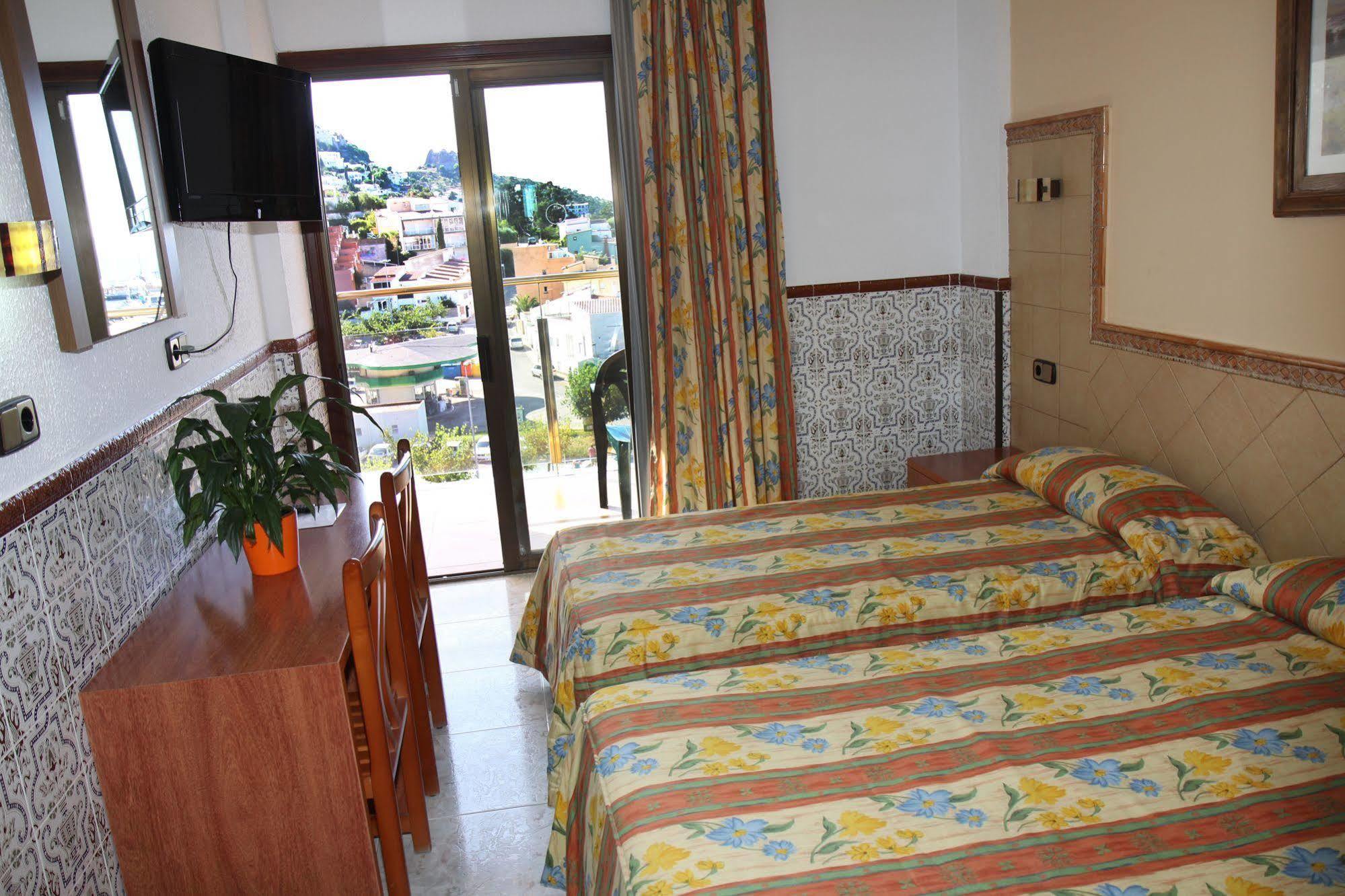 Hotel Univers Roses Esterno foto