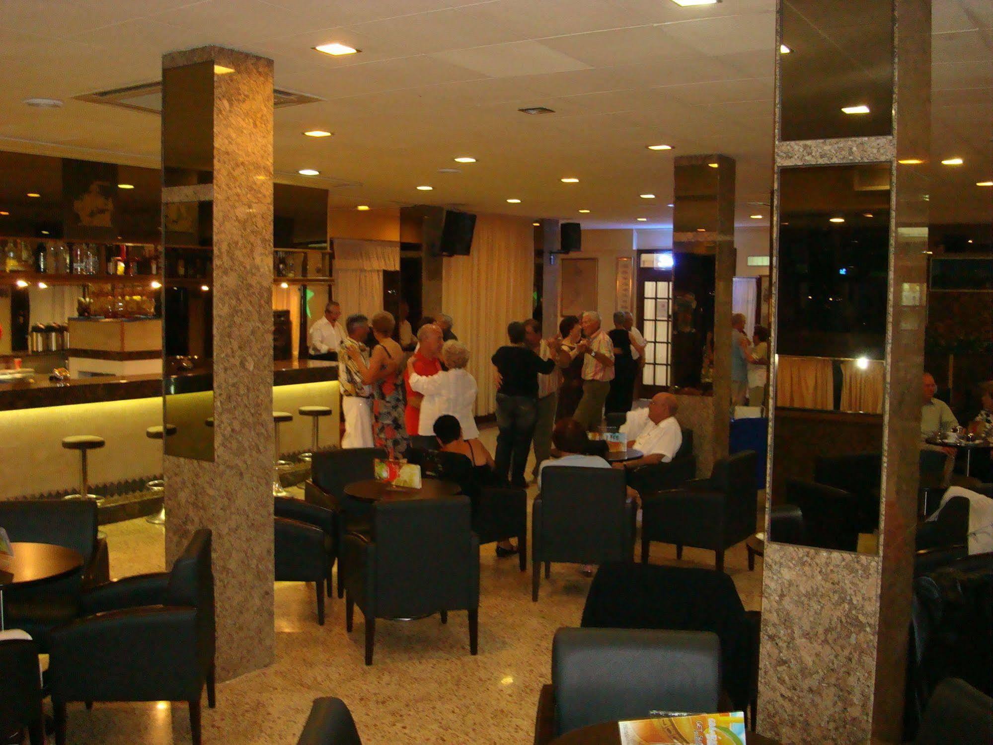 Hotel Univers Roses Esterno foto
